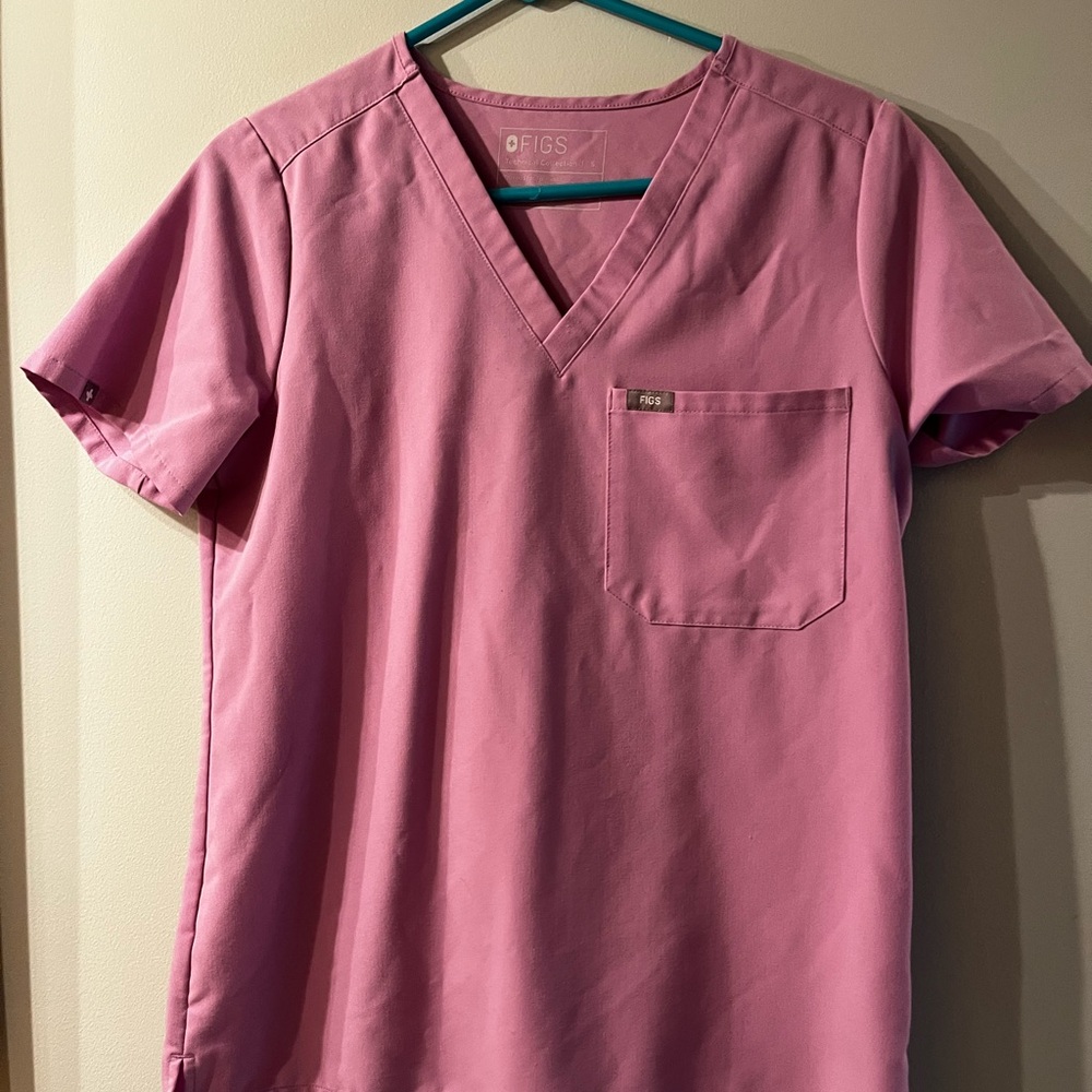 Figs one pocket small top